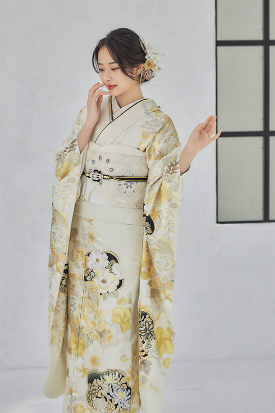 振袖20 出口夏希”ちゃんの振袖-白｜成人記念の新作振袖ご紹介 DN-03