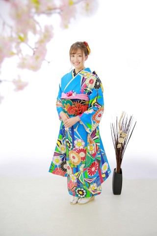 【和】15917o 振袖　金駒刺繍　やまと　雪輪に鹿子　色紙に麻の葉　着物 振袖 - 商品一覧 | やまとオンラインストア