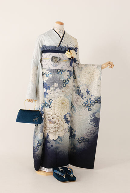 華やかな振袖 着物 青色 花柄 青系の振袖ギャラリー｜浜松市で成人式の