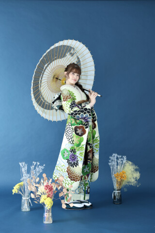 こころの振袖 /青色/黒色/エレガント/花柄/ ターコイズブルー×ブラック