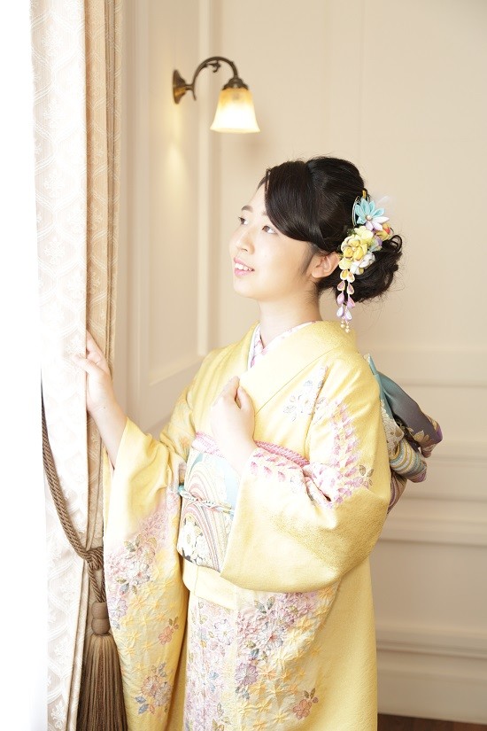 鎌倉着物スタジオの振袖 黄色 紫色 古典 花柄 黄色 裾紫ぼかし 辻が花 My振袖