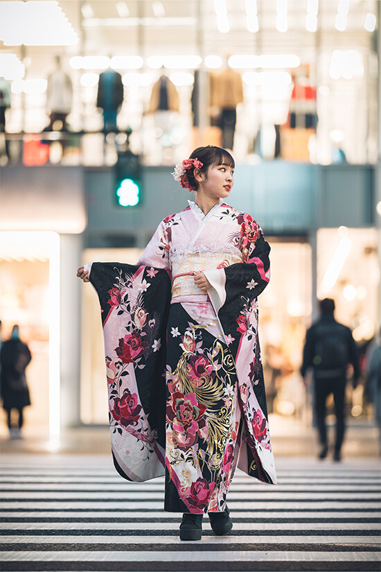 スタジオシエル 四街道店の振袖 /ピンク色/ゴールド色/エレガント/バラ