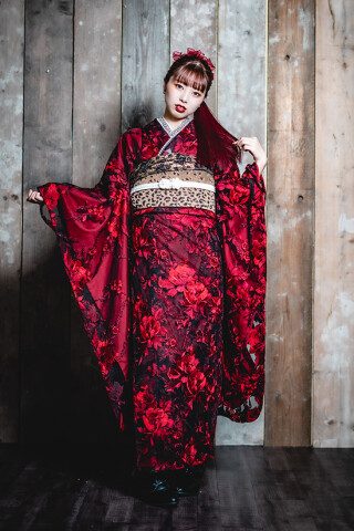 二十歳振袖館Az 流山店（旧柏マルイ店）の振袖 /赤色/古典/花柄/ 振袖