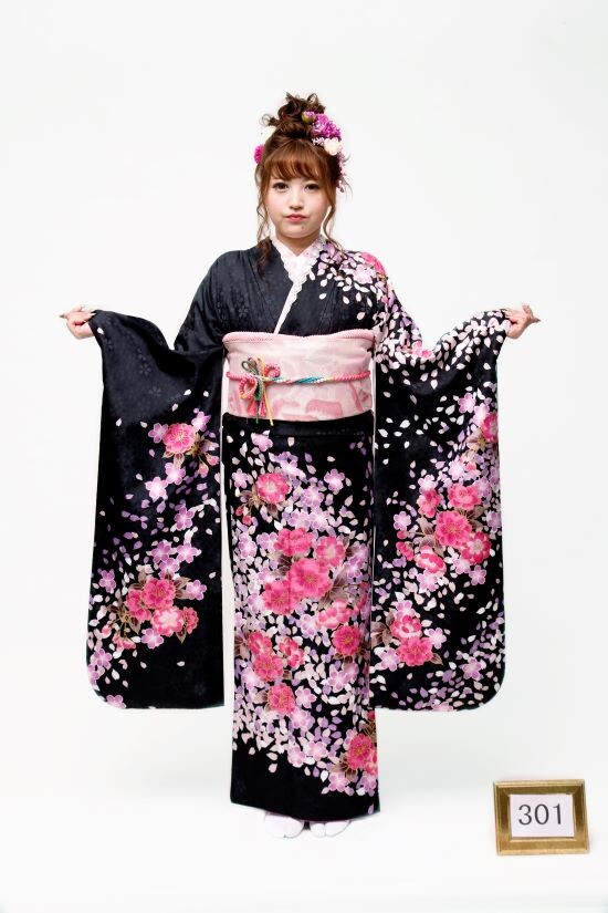 美しい花柄の振袖 黒 ピンク 紫 格安ギャルモード 紫/黒/白 薔薇大柄 MURUAブランド 派手 豪華