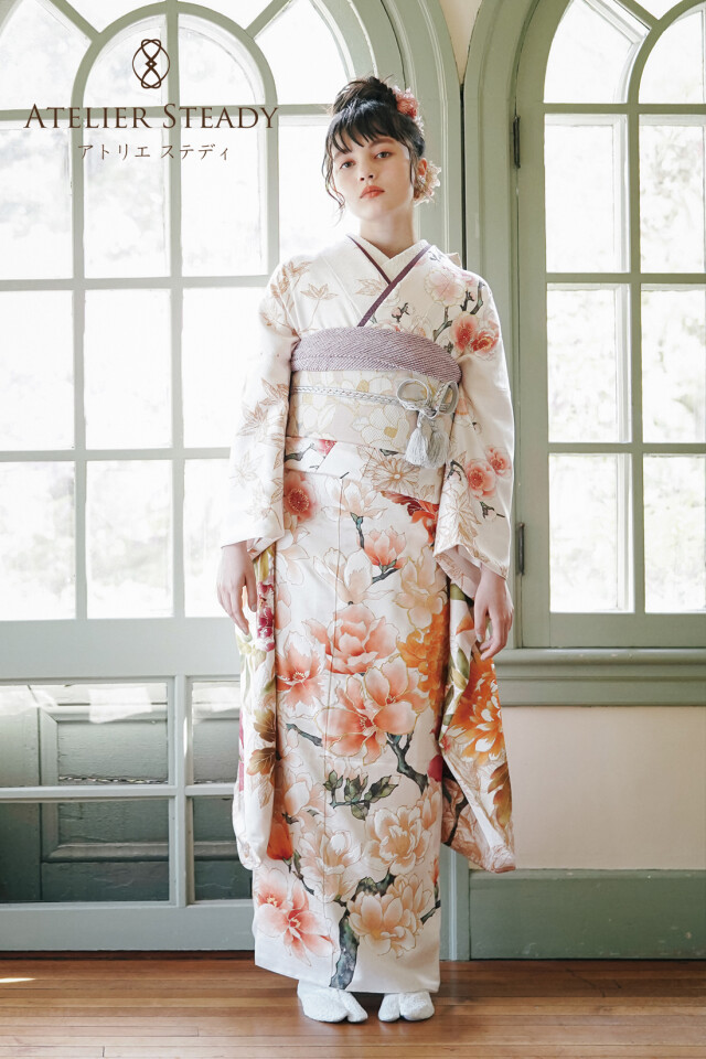 振袖 クリーム色 花柄 波模様 振袖の色や柄にも意味がある？後悔しない振袖選びをするための
