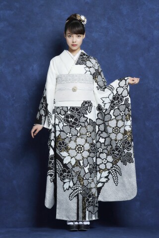 (う27) 銀河に舞う白鳩 ✦ 赤黒白グレーのモダンな幾何学模様振袖⑤点セット 淡ピンク地うす紫牡丹に四季花[FR5032] | 成人式振袖レンタル京都さがの館