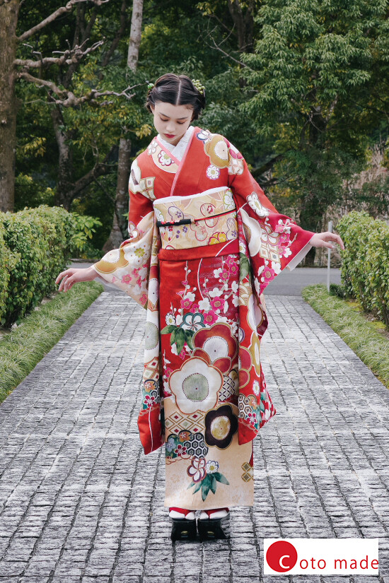 振袖　刺繍　鞠　花模様　緑　牡丹　晴れの日　成人式　卒業式　着物　072w  d 振袖 刺繍 鞠 花模様 緑 牡丹 晴れの日 成人式 卒業式 着物 072w d