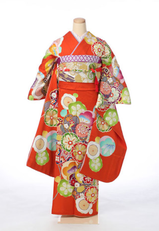 華やかなオレンジの振袖は大人かわいいヒロインの正装！_振袖_45707