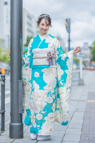 振袖レンタル＆販売 はい乃の振袖 /水色/グレー色/古典/蝶柄/ ブルー地