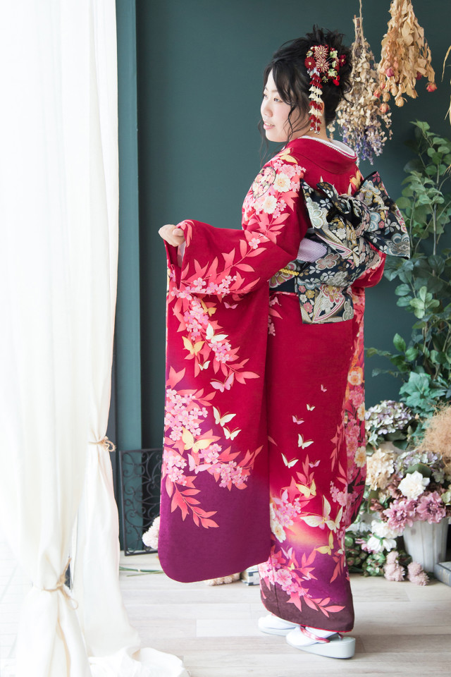 総合貸衣裳館Mai 岡崎北の振袖 /赤色/紫色/古典/蝶柄/ 赤