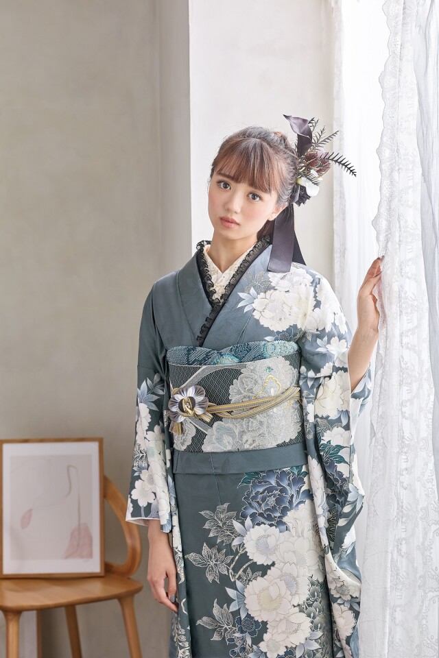 池田屋の振袖 /グレー色/白色/キュート/花柄/ モダン・キュート | My振袖