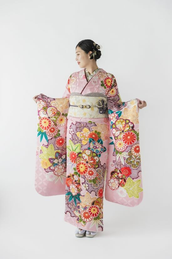 keyaki振袖フォトスタジオの振袖 /ピンク色/紫色/キュート/花柄/ 011