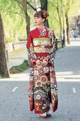 振袖５ たちばなグループの振袖 /黒色/その他色/グラマラス/花柄/ NatsuMimi