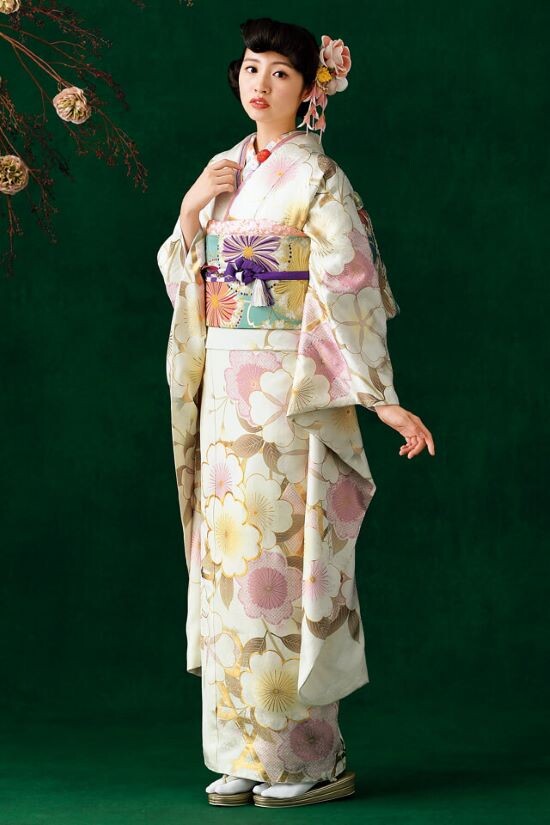 ジョイフル恵利 ピエリ守山店の振袖 /白色/ピンク色/エレガント/桜柄