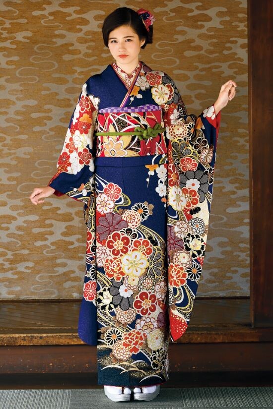 ジョイフル恵利 ピエリ守山店の振袖 /紺色/赤色/エレガント/道長取り柄