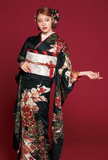 フォトスタジオCoco イオンモール名取本店の振袖 /黒色/赤色/クール/花