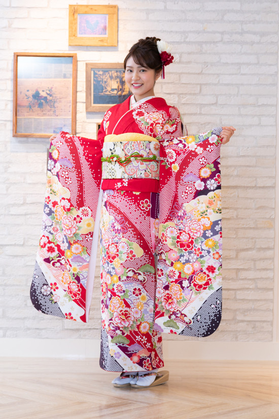 レンタル衣裳ベルモアの振袖 /赤色/白色/古典/花柄/ 赤字牡丹かのこ
