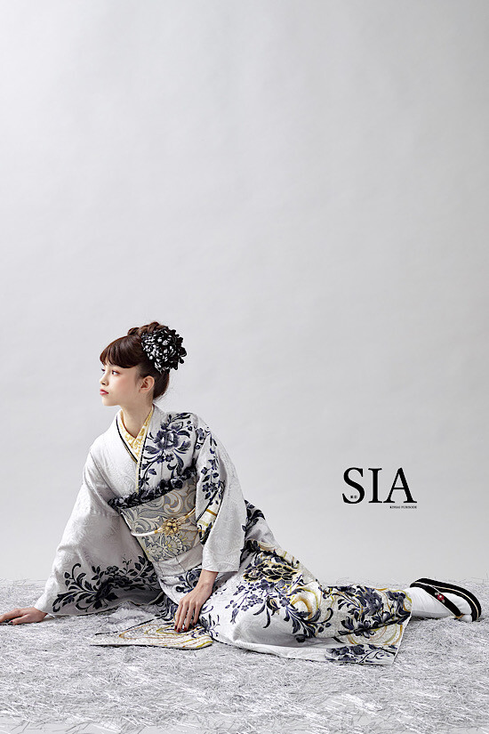 着物通オク夜　　　数量限定生産　お洒落　草履　特選　ティアラシルバー　 着物通オク夜 数量限定生産 お洒落 草履 特選 ティアラシルバー