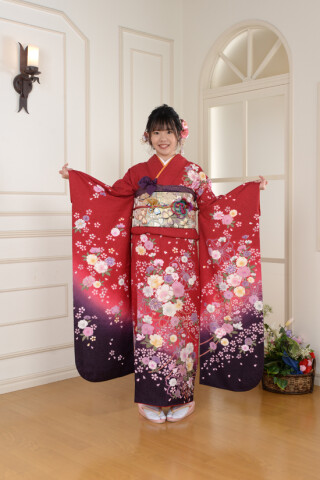 ☆週末価格☆ギリギリのお値段☆(*^^*)華やかな花柄の振袖 ブライダルセンター雅の振袖 /赤色/古典/菊柄/ No1112総絞り振袖