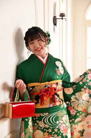 【白系】華やかな緑と黄色の花柄振袖 楽天市場】【中古】 振袖 着物 正絹 袷 成人式 フォーマル 金糸