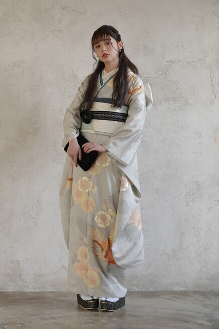 Photo Studio Oneの振袖 /グレー色/エレガント/梅柄/ IR103 light gray