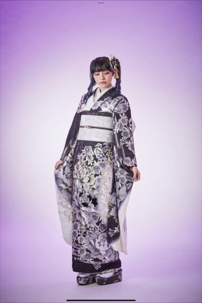 Photo Studio Oneの振袖 /紫色/黒色/クール/花柄/ 桂由美 6 | My振袖
