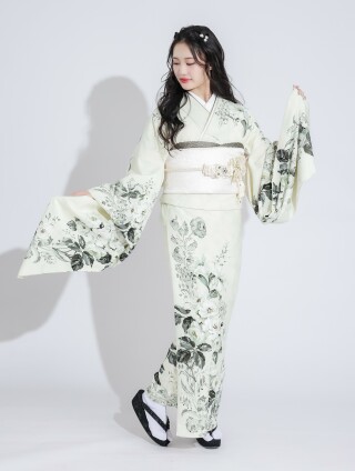 むらかねの振袖 /赤色/古典/花柄/ 金彩、銀彩、絞りに金駒刺繍伝統技法