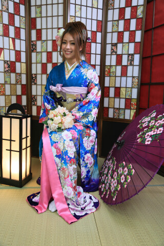 Doukeshi Arpの振袖 /青色/紫色/キュート/花柄/ 青と紫の