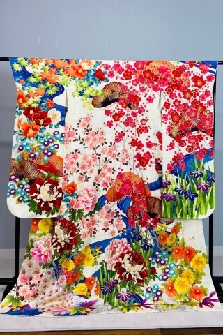 No108　リサ白地　四季花に孔雀_振袖_59873