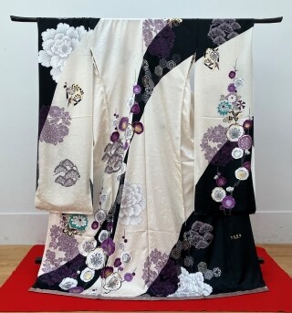 新美 SHINBI 北九州 黒崎本店の振袖 /白色/紫色/エレガント/菊柄