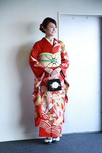 作家振袖 豪華 十日町友禅 手描き 振り布付き 身丈162cm まんたいやの振袖 /赤色/白色/古典/竹柄/ 手描き友禅の振袖 | My振袖