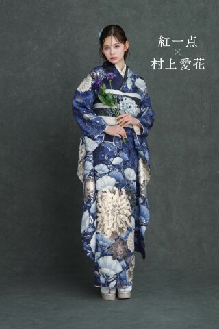 京都丸紅振り袖ブランド「紅一点」　サンプルトルソー着付け品 まんたいやの振袖 /白色/黒色/エレガント/花柄/ 玉城ティナ×紅一点