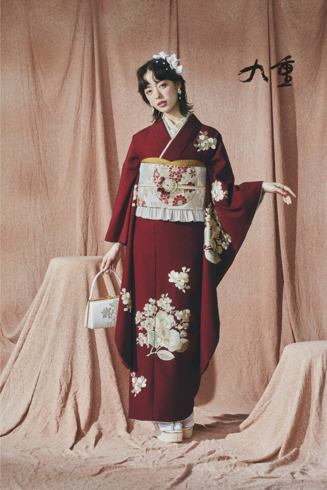 まんたいやの振袖 /赤色/ベージュ色/レトロ/椿柄/ 九重 新作振袖