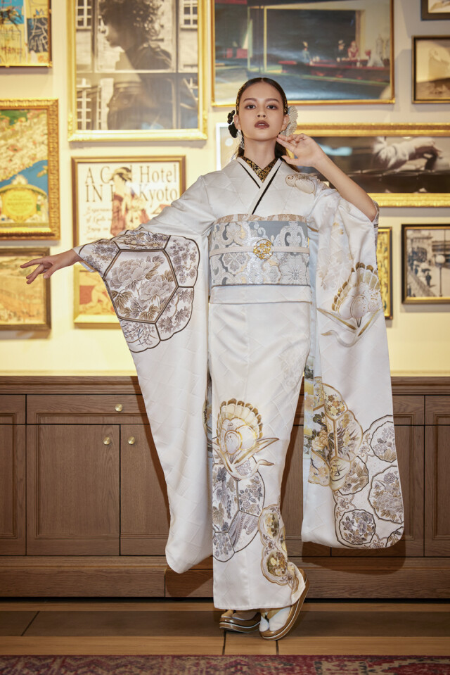 和とりえ 滋賀 安曇川の振袖 /白色/ゴールド色/古典/花柄/ 【特選】V