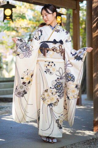 リサイクル着物Asagiの振袖 /白色/古典/花柄/ A3686 白辻が花大振袖