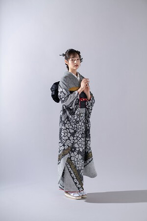 マリー様ご購入専用です】No.5 成人式 卒業式 振袖 白 グレージュ 花