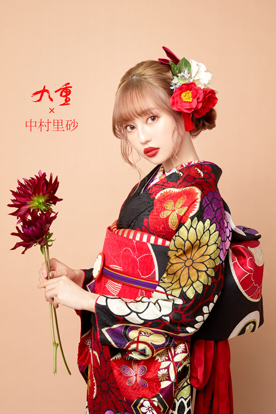 AYLI深井店の振袖 /黒色/赤色/古典/花柄/ 中村里砂さん着用振袖 | My振袖