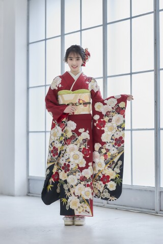 501z9,12v65〇華やか 振袖 刺繍 地紋 金彩 牡丹 梅 桜 黒 白 正統派古典 紫 牡丹柄/大柄 假屋崎省吾デザイン 豪華 華やか