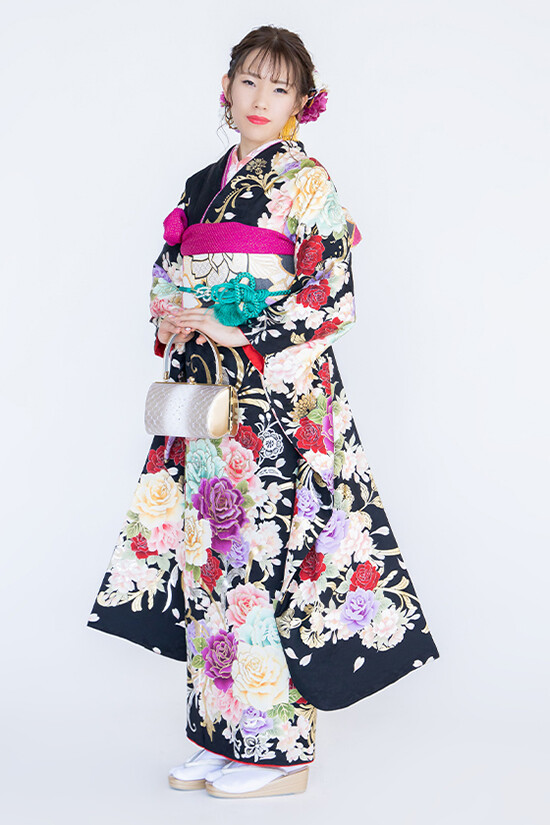 (う13) 黒松に舞う吉祥華✨五つ紋付✨豪華アンティーク振袖㊗️ ④点セット 華徒然×吉木千沙都HT-161赤白｜振袖ネットレンタルはおりえん