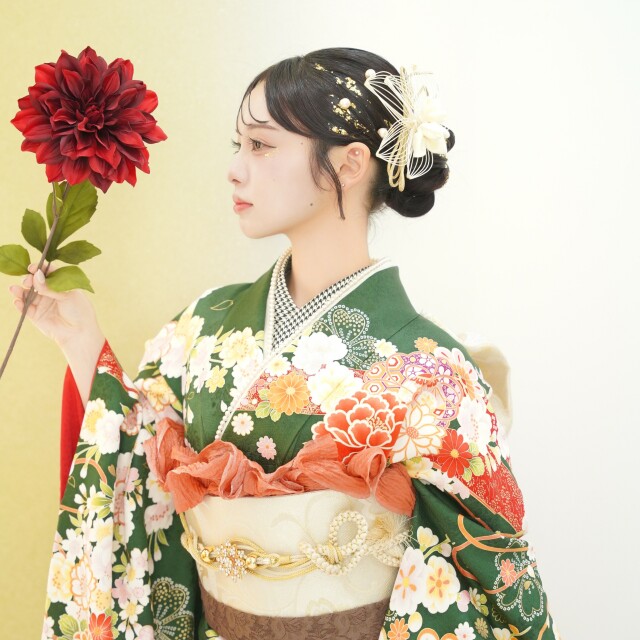 振袖２５ 池田エライザ着用の成人式振袖-紺｜成人式の新作振袖ご紹介 El-715