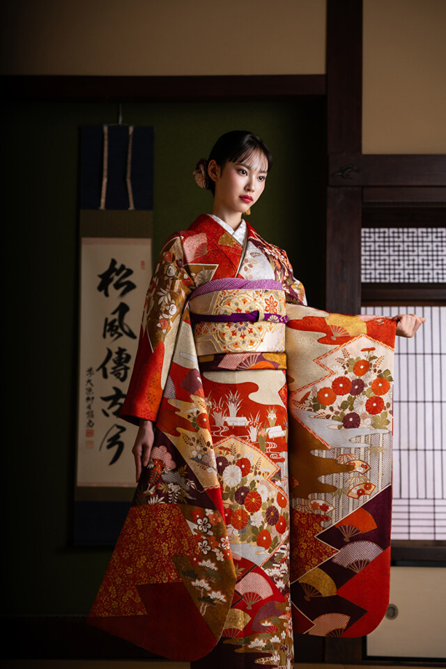 恵比寿 ALʼAISE アレーズ の成人式の振袖 /朱色/ゴールド色/古典/花柄