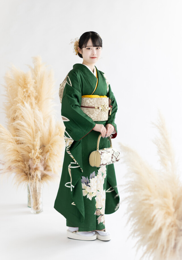 フォトスタジオ ランファンの振袖 /緑色/白色/クール/牡丹柄/ 振袖003