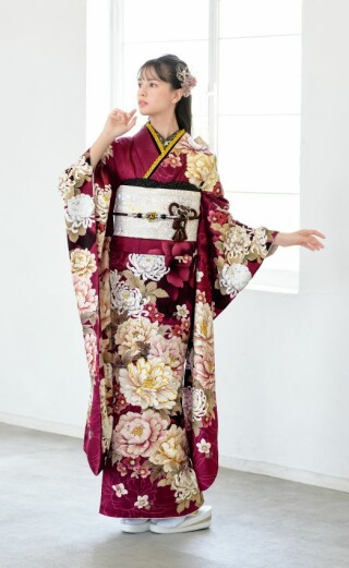 ☆週末価格☆ギリギリのお値段☆(*^^*)華やかな花柄の振袖 ふりそで彩華-Saika- 伊勢崎店の振袖 /紺色/白色/クール/花柄/ 新柄