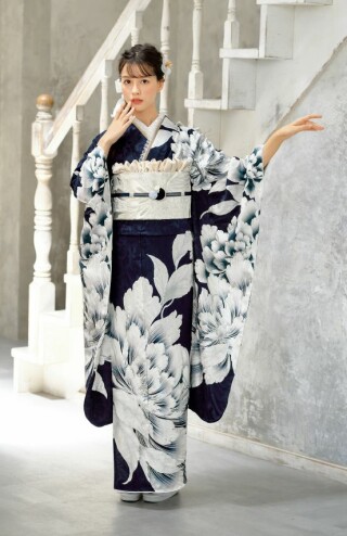 ふりそで彩華-Saika- 伊勢崎店の振袖 /紺色/白色/クール/花柄/ 新柄