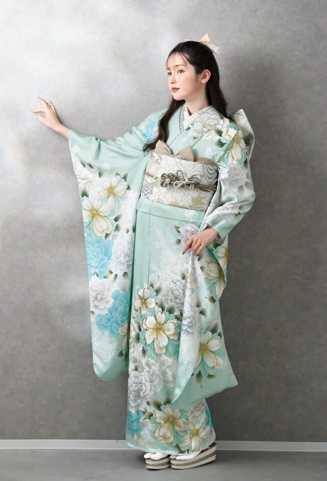 ふりそで彩華-Saika- 伊勢崎店の振袖 /紺色/白色/クール/花柄/ 新柄