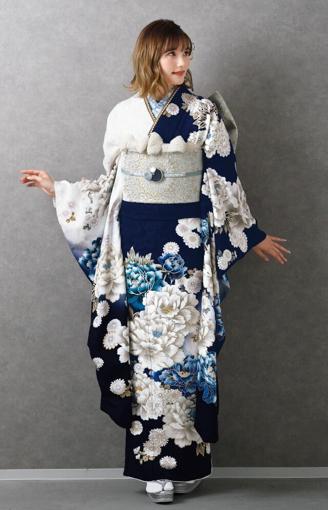 ふりそで彩華-Saika- 伊勢崎店の振袖 /紺色/白色/キュート/花柄/ 新柄
