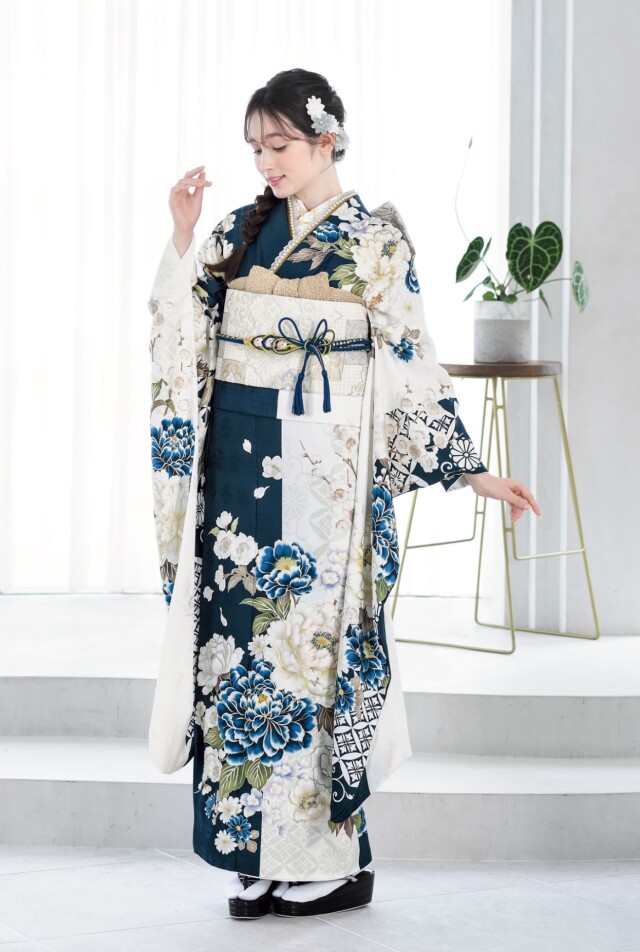 ふりそで彩華-Saika- 伊勢崎店の振袖 /青色/白色/エレガント/花柄