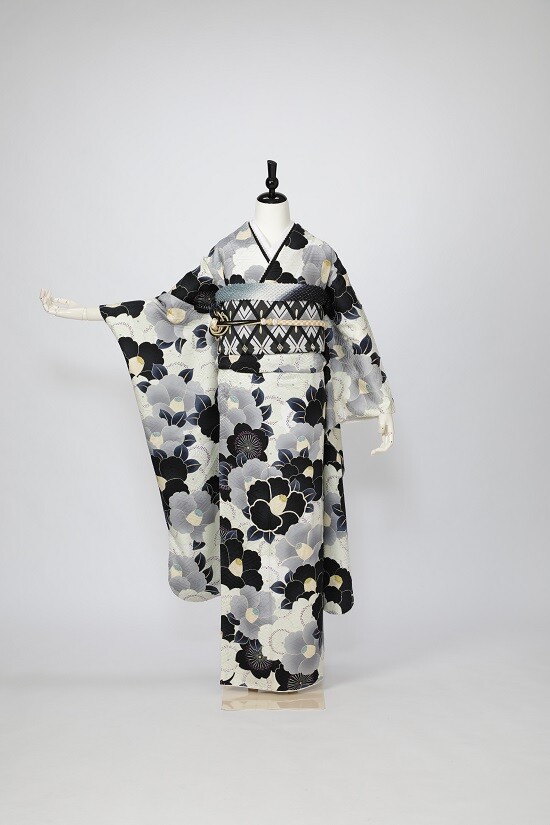 マリエールオークパイン日田の振袖 /白色/グレー色/レトロ/椿柄/ E388