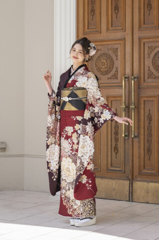 やなぎ衣裳店（フォトスタジオ・アニー）の振袖 /紺色/白色/古典/花柄