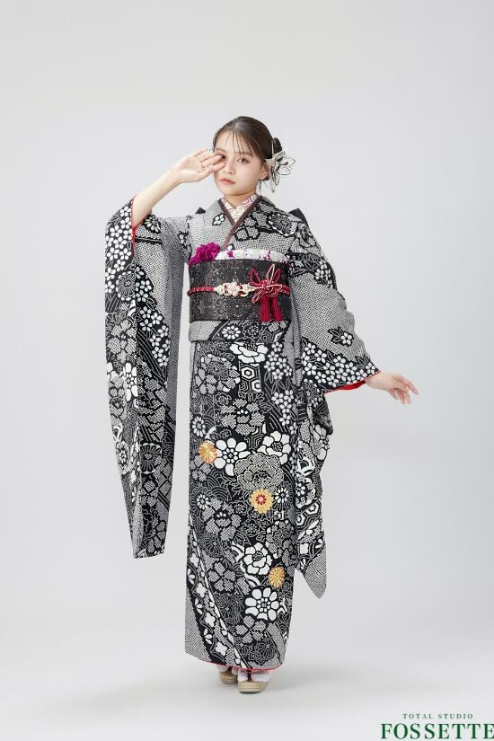 トータルスタジオフォセット 西条ブールバール店の振袖 /黒色/白色